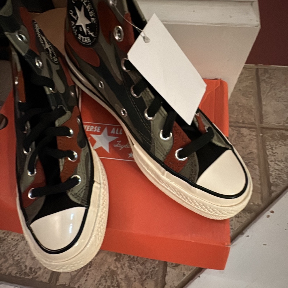 Converse All Stars
Camo Chuck Taylor
70 High tops “Field surplus” size 7.5 - Picture 11 of 13